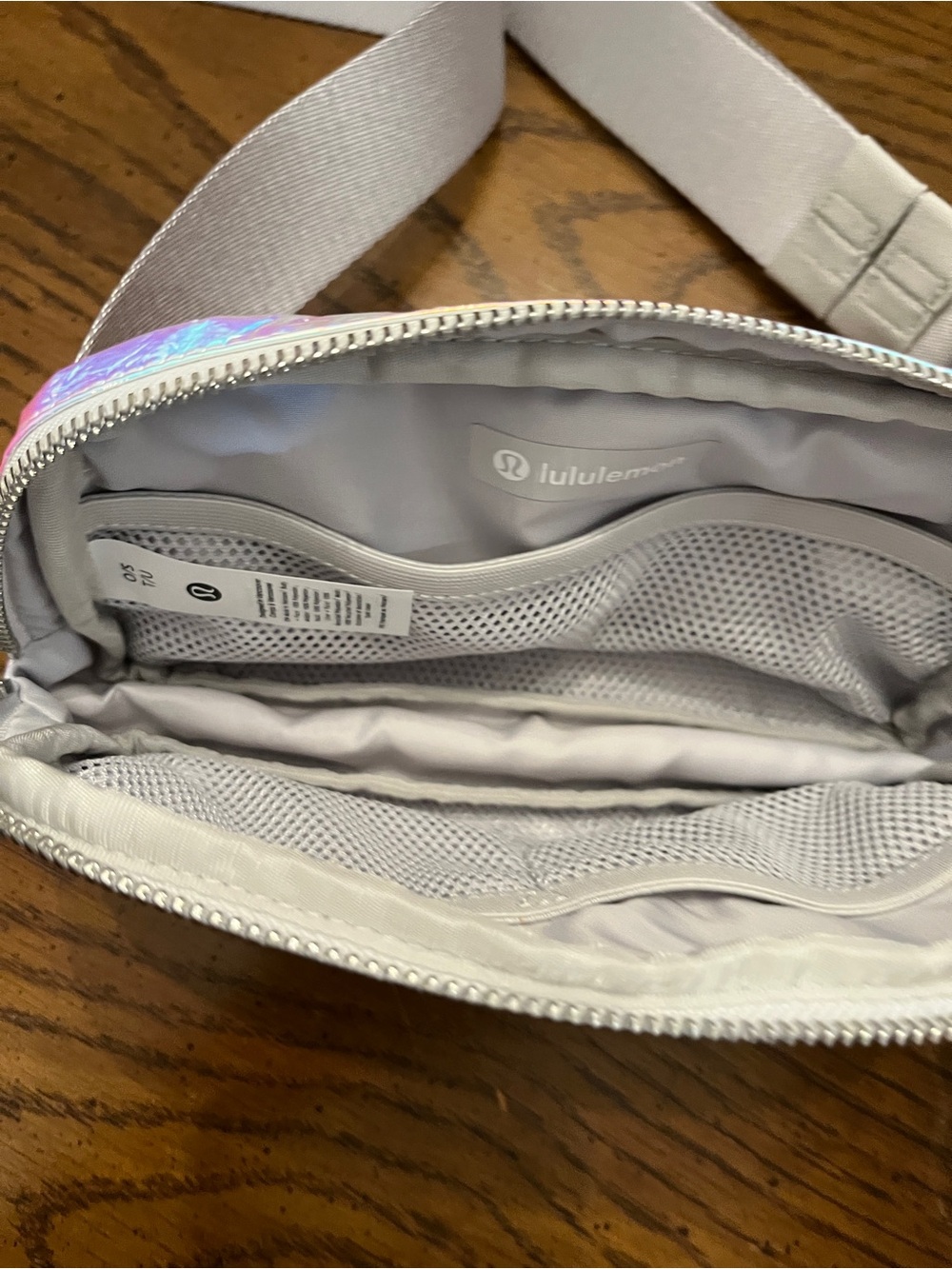 Lululemon Everywhere Belt Bag 1L in the Iridescent Silver holographic colorway - Picture 10 of 12